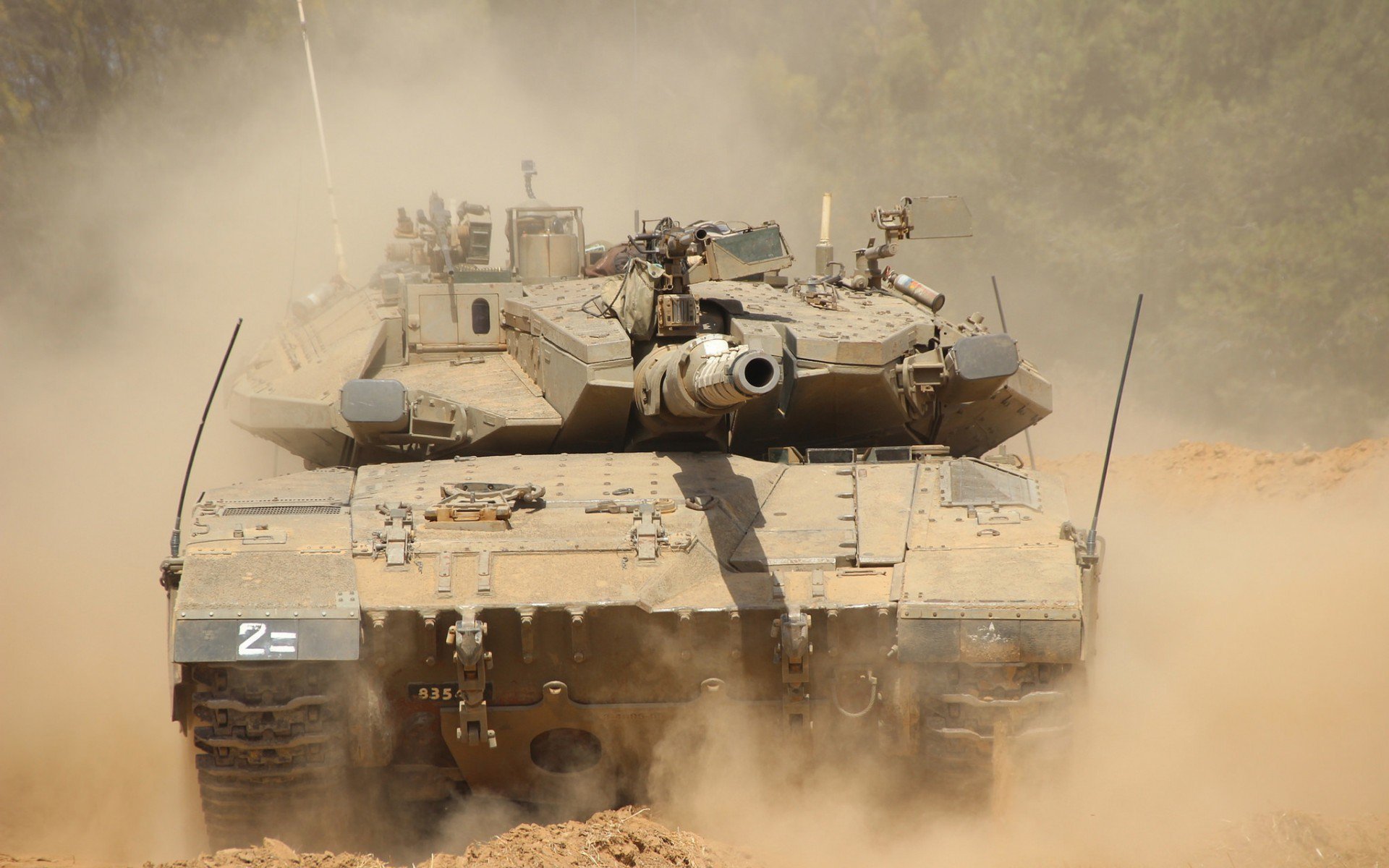 米兰体育-东亚杯中国足球迎战 球员拼搏赢得赞誉，东亚杯国足成绩