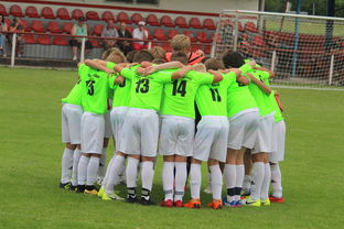 Milan Sports-库里赛后称赞队友团结赢下关键比赛，库里鼓励