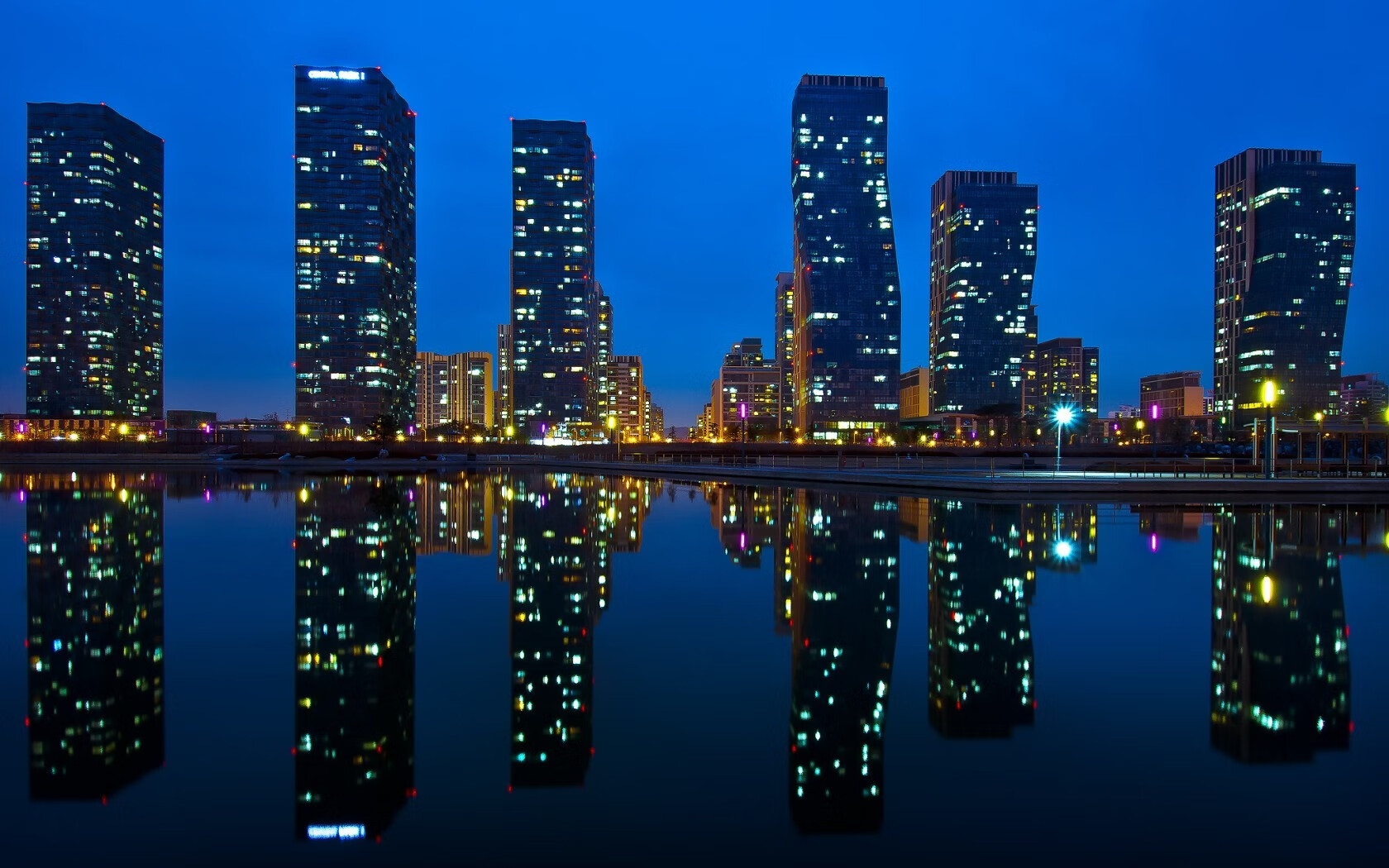 米兰体育官网-比利时蝶泳新秀挑战赛场，比利时女选手